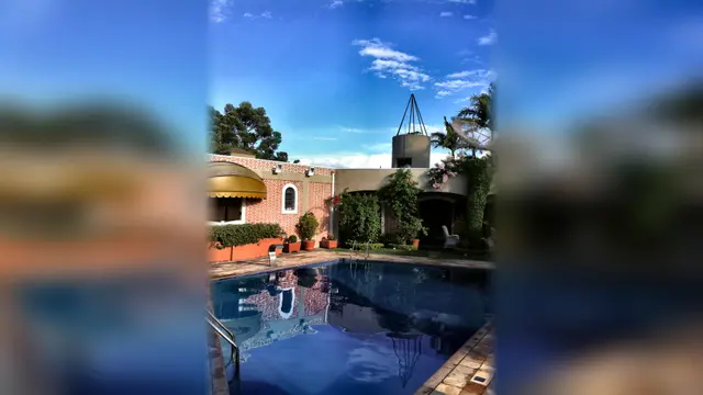 Piscina com escorregador